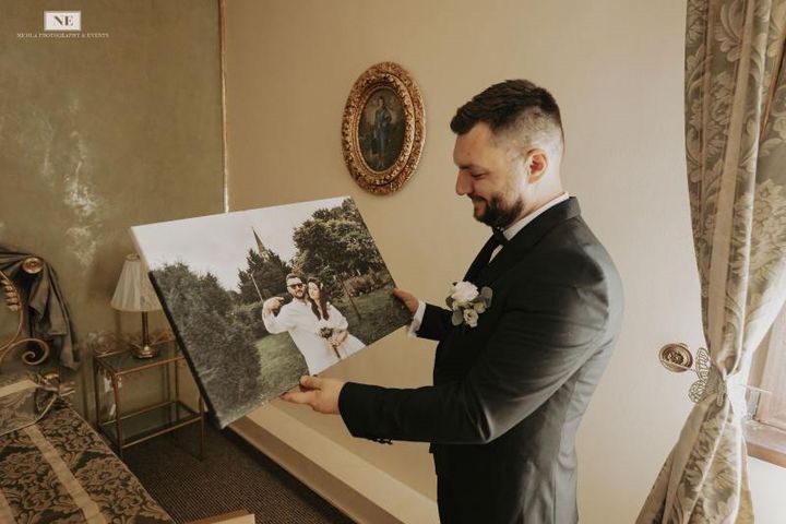 Tablou canvas personalizat 40×60 cm montat pe perete — amintiri în cadru